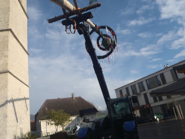 Maibaum aufstellen